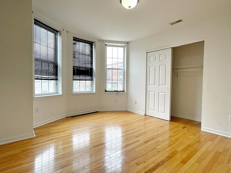 2403 S Broad St — Photo 11