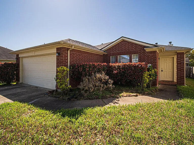 3610 Liberty Square Trl — Photo 1