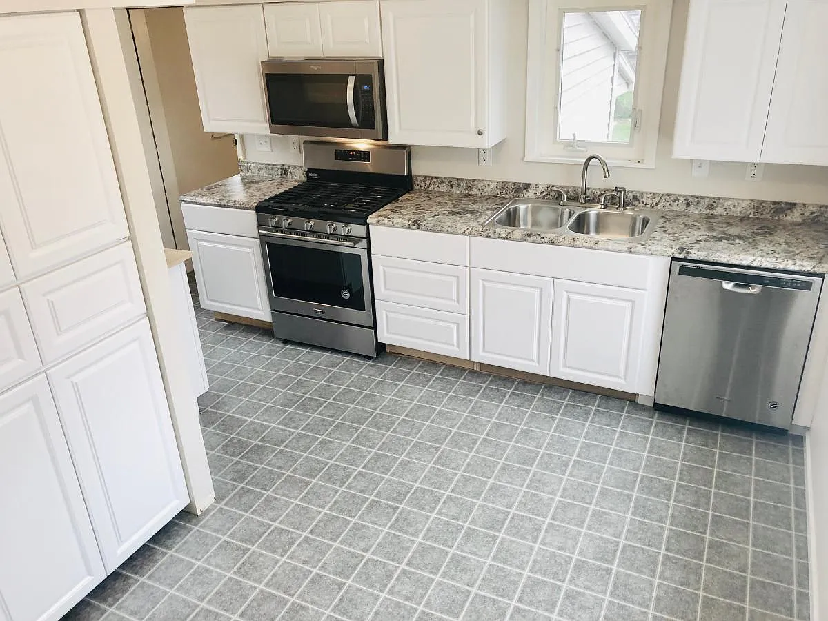 1108 E Smith St photo 1