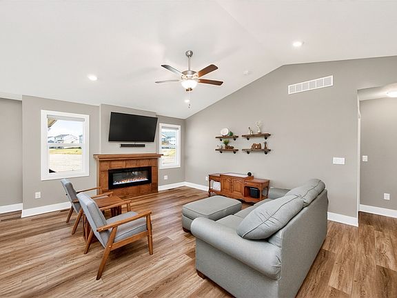 2nd image of 425 SE Esker Ridge Dr