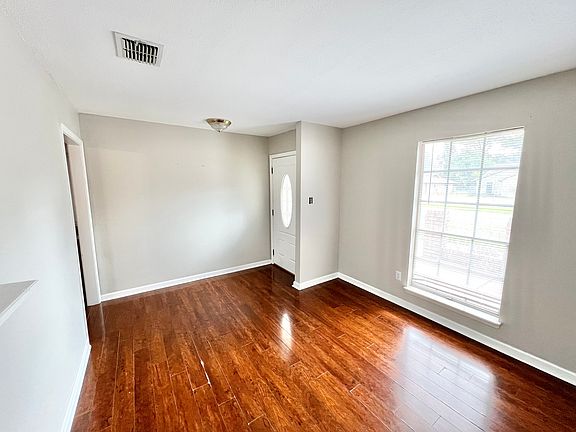 4th image of 219 Benoist Cir