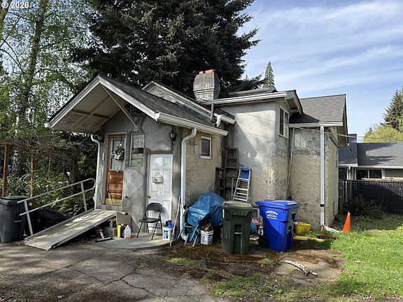 4th image of 3739 SE Olsen St