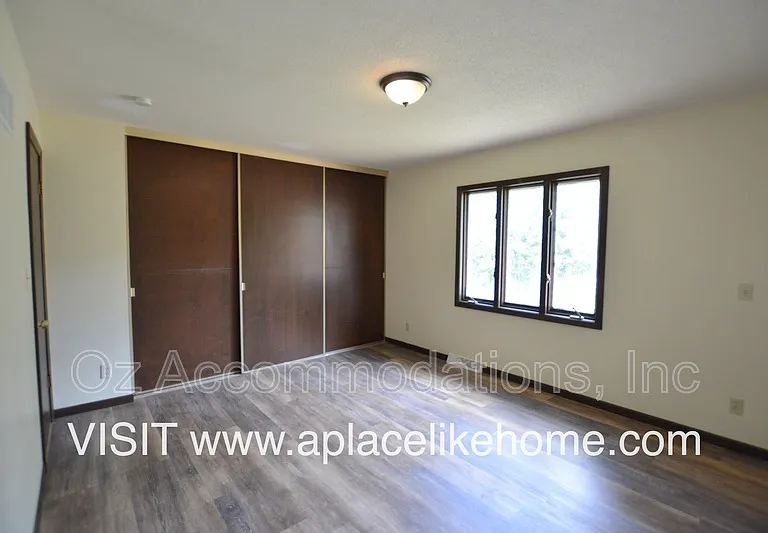 608 E 78th St — Photo 22