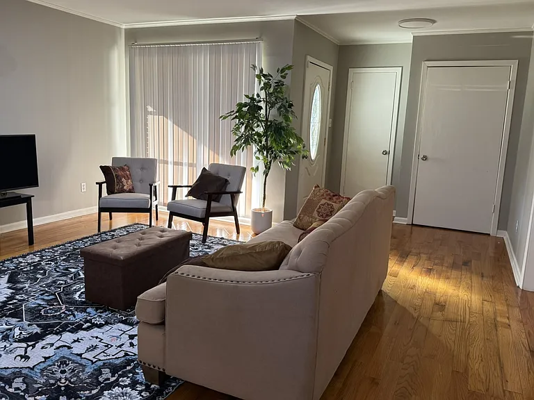 214 Sunny Ln — Photo 4