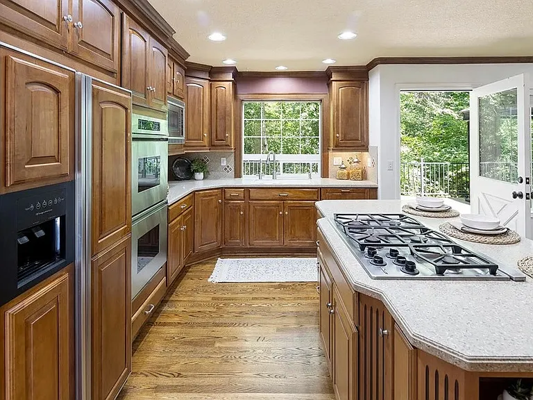 15595 Manchester Dr — Photo 4