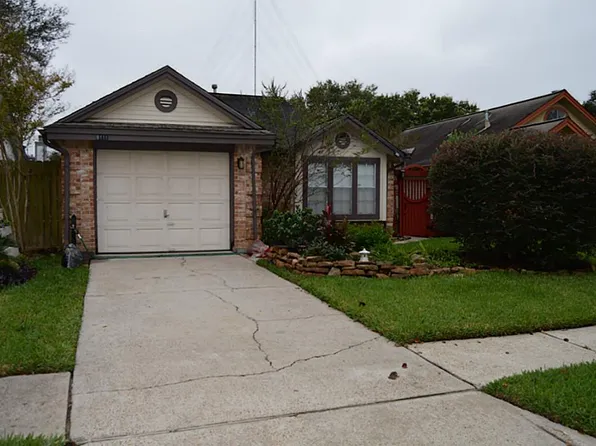 8411 Cienna Dr, Houston, TX 77040