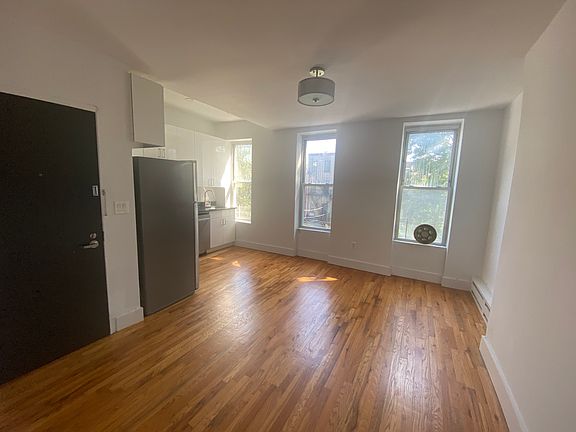 3rd image of 606 Willoughby Ave Floor 3