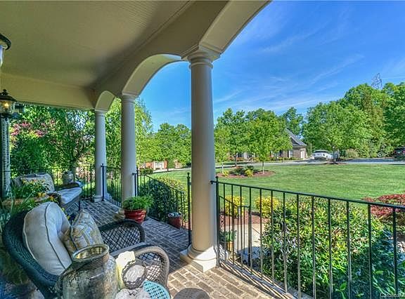 3rd image of 10900 Emerald Wood Dr