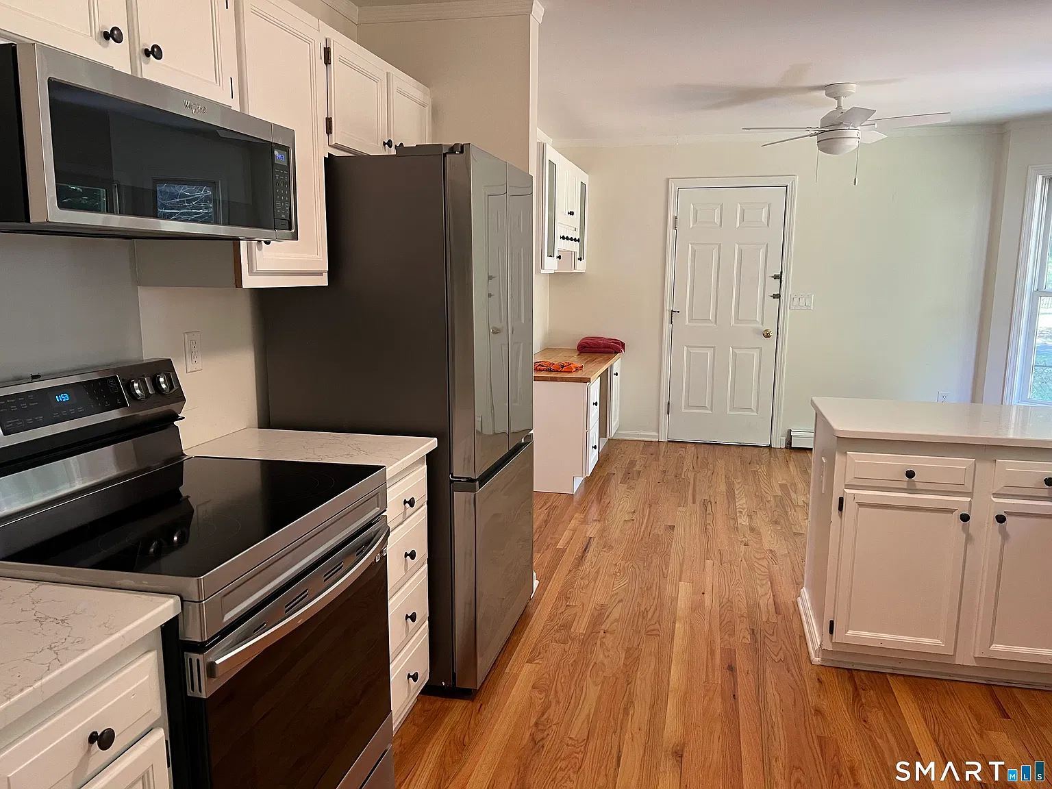 3 bed, 2.5 bath, 1644 sqft, $3,400 — Photo 3