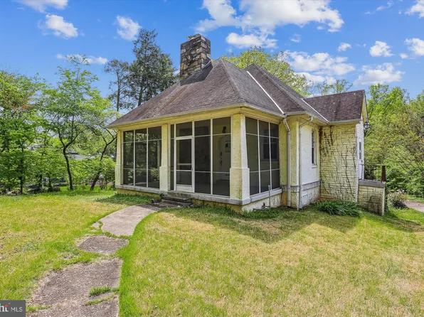 7902 Woodrow Pl, Cabin John, MD 20818