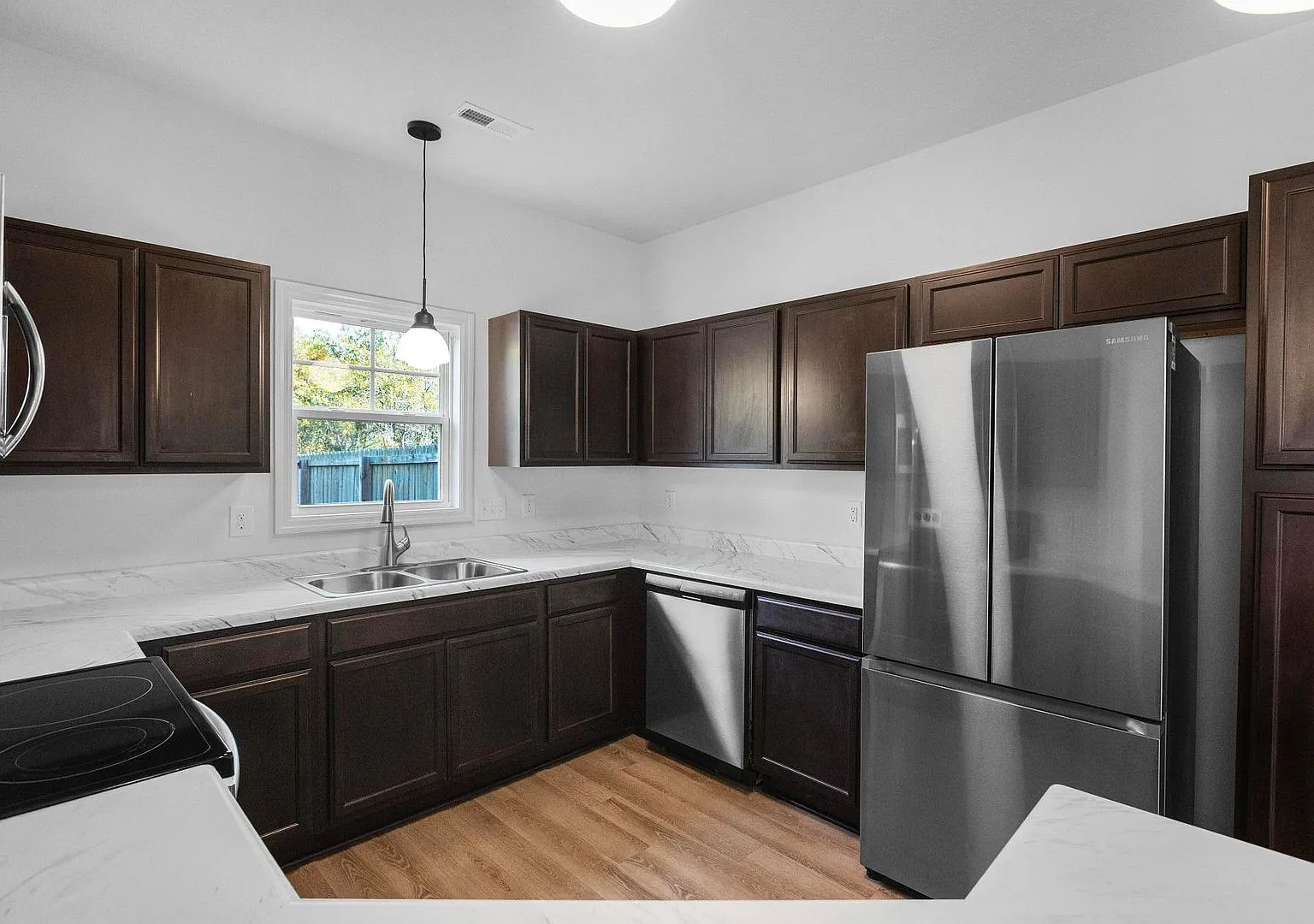 Townhouse For Rent in Holly Ridge — Photo 4