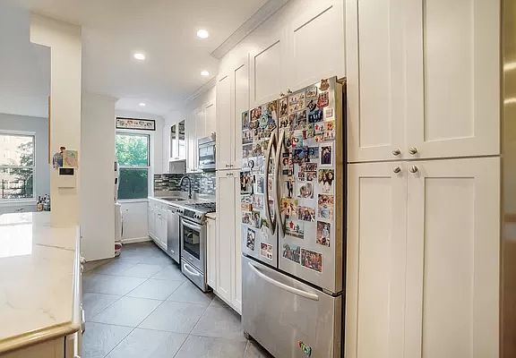 3rd image of 3750 Hudson Manor Ter APT 2AE