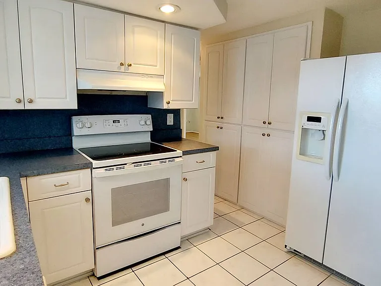 9031 Chantilly Ln — Photo 6