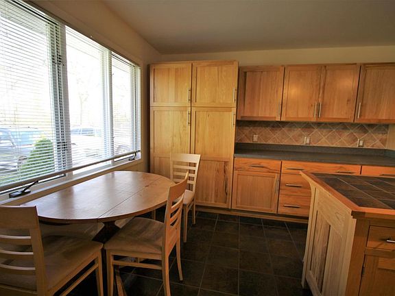 4th image of 2209 Moulton Ave