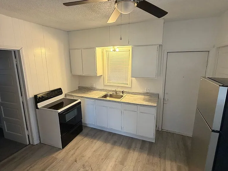 1506 Phillips Ave — Photo 4