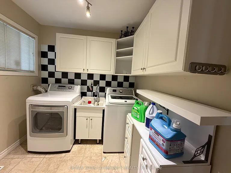 209 Yorkshire Dr — Photo 31