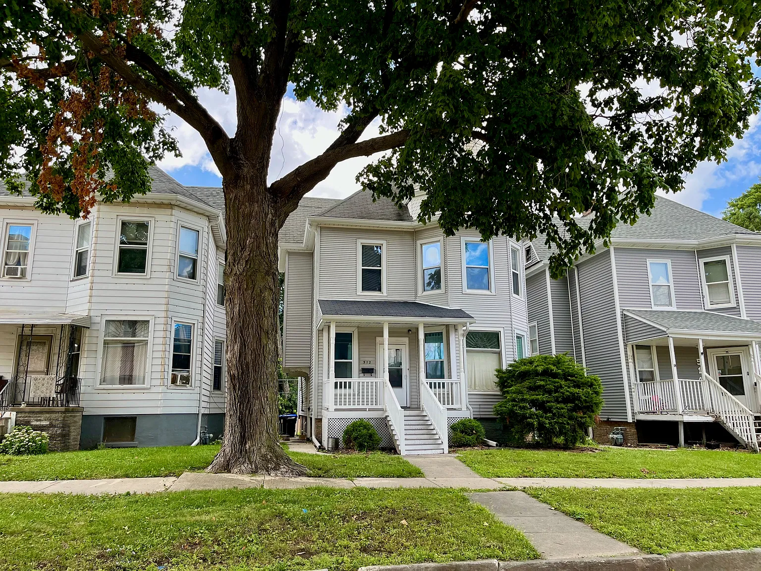 2 bed, $1,000 — Photo 1