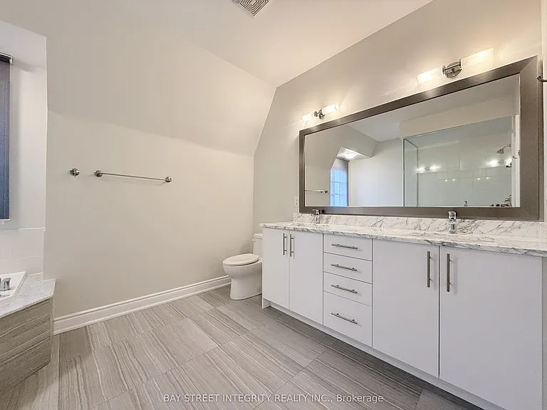 2160 Trafalgar Rd #3 — Photo 22