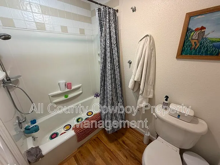 328 Stuart St — Photo 10