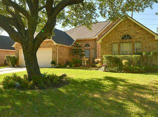 802 W Peach Hollow Cir, Pearland, TX 77584