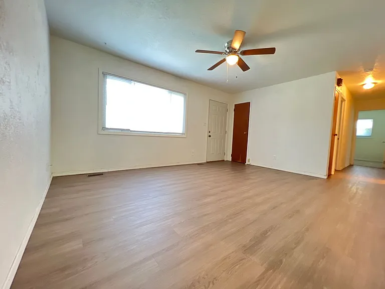 1206 Mount Vernon Dr — Photo 2