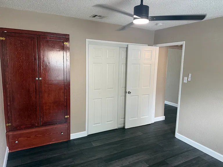 11203 Roswell Ave — Photo 14