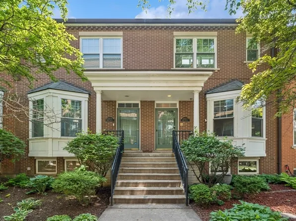 250 W Scott St APT C, Chicago, IL 60610