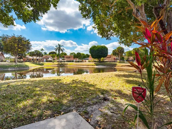 6131 Seven Springs Blvd, Greenacres, FL 33463