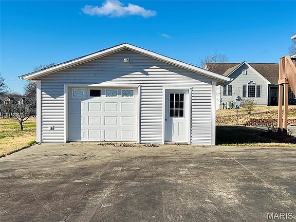 3rd image of 310 W Howard Dr