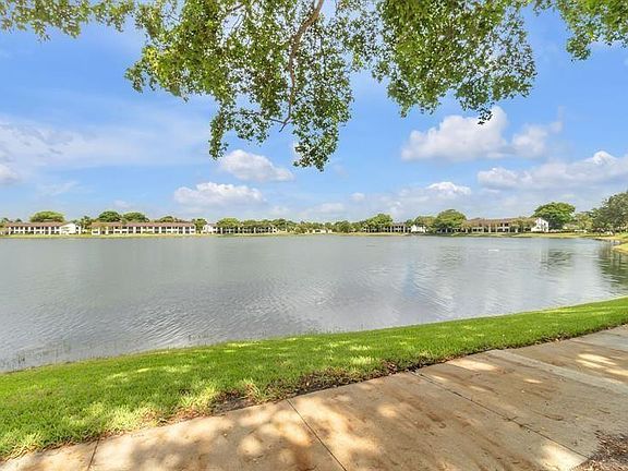 2nd image of 211 W Lake Pointe Drive #212