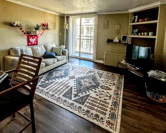 4th image of 830 N Sherman St APT 404