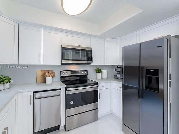 5th image of 555 S Luna Ct #110