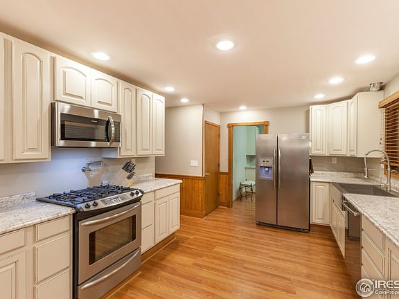 4th image of 1054 Pinyon Ct