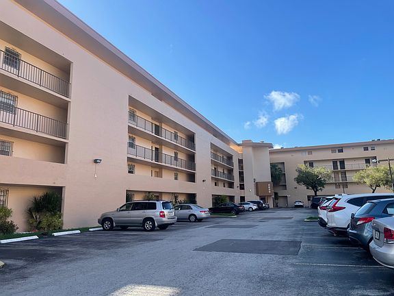 3rd image of 8889 Fontainebleau Blvd