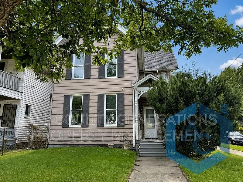 2 bed, 1.0 bath, $1,050 — Photo 1