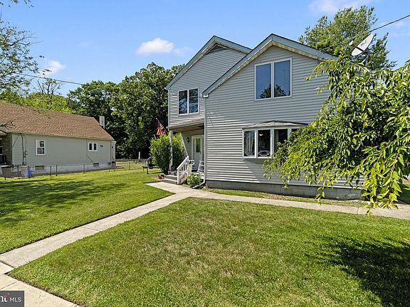 3rd image of 1073 Wallace Ave