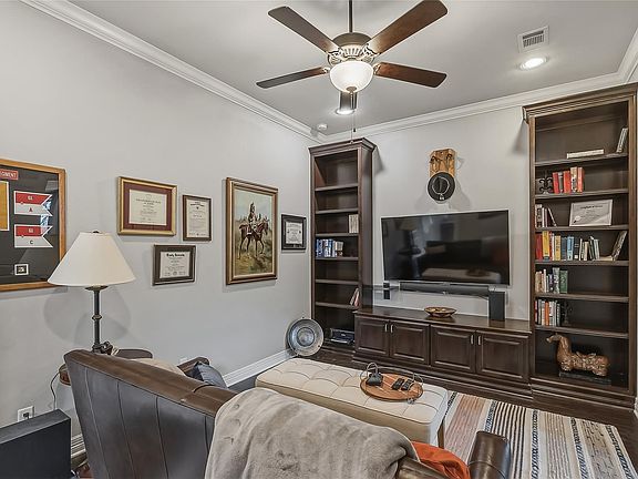 4th image of 2916 Boxelder Dr