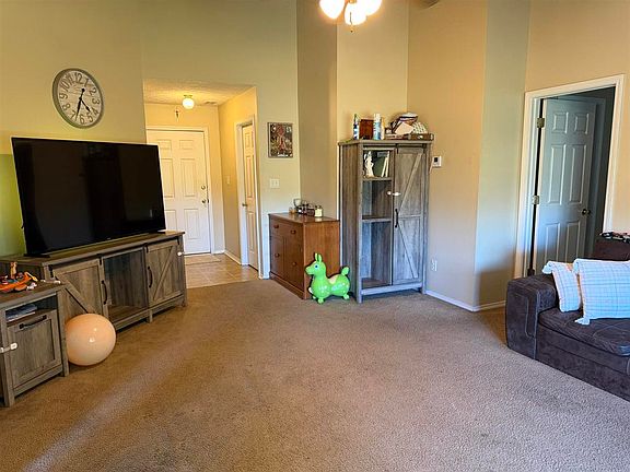 4th image of 2400 Cascades Point