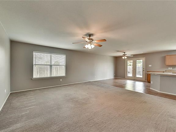 5th image of 2031 Club Oak Dr