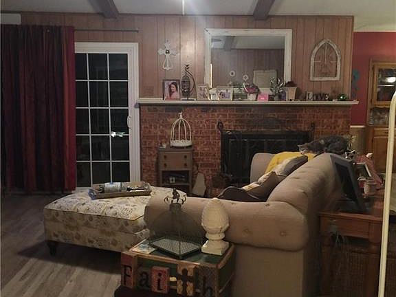 3rd image of 2416 Peppertree Pl