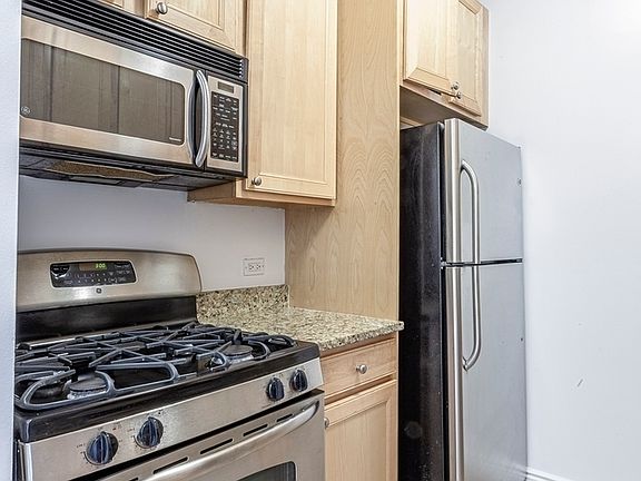 5th image of 99 Battery Pl APT 18C