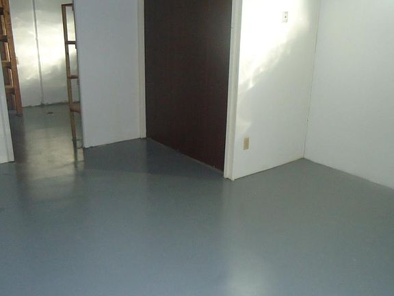 4th image of 825 Fisher Dr
