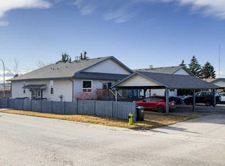 532 W 1st St E #2, Cochrane, AB T4C1C5