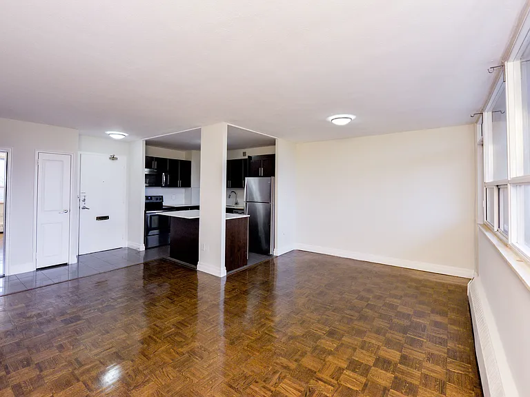 4190 Bathurst St — Photo 6