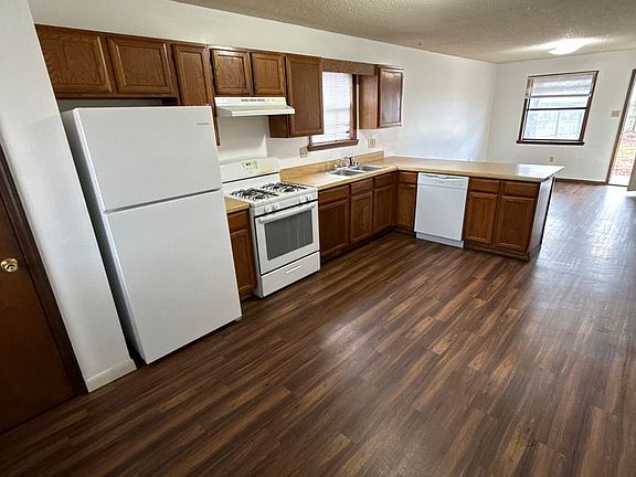 5th image of 805 N East St