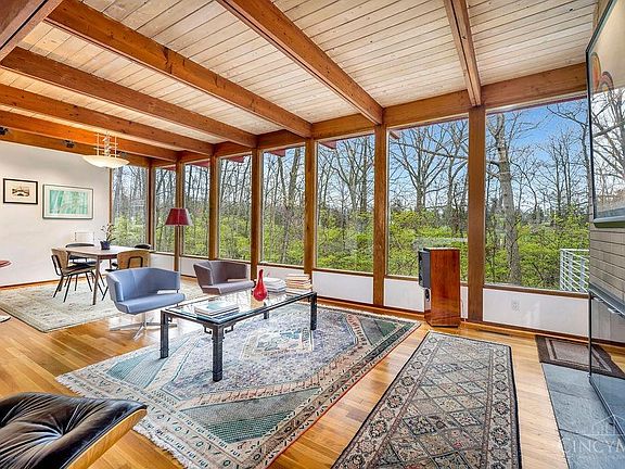 5th image of 211 Oakhill Dr