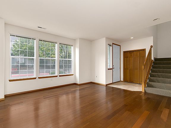 3rd image of 22738 NE 4th Pl