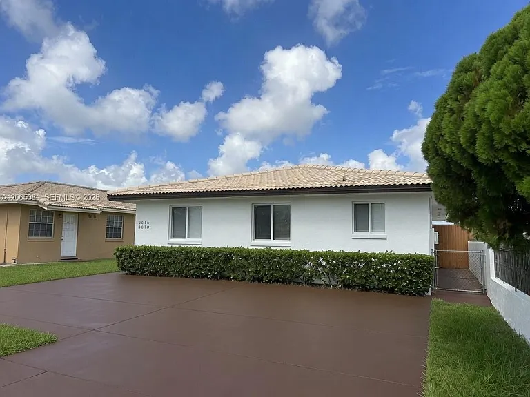 3610 SW 87th Pl #3610 — Photo 2