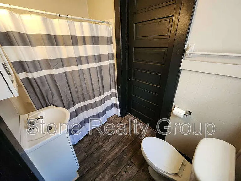 1527 5th Ave — Photo 7