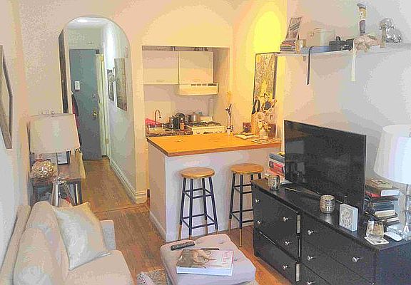 4th image of 240 W 16th St APT C4
